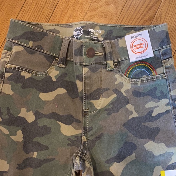 Brand New!! Camo Jeans!! - Picture 2 of 3